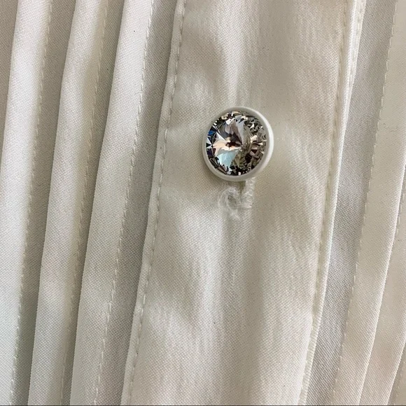 Veronique Young detailed button up tuxedo blouse - Picture 6 of 7